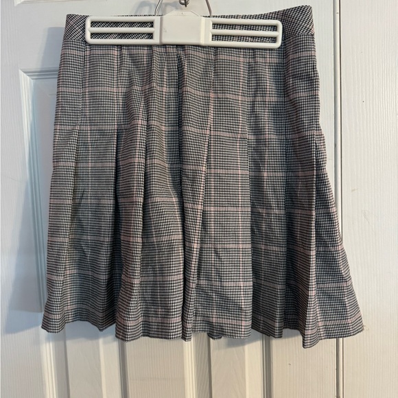 PLAID BLACK HIGH SCHOOL SKIRT - Picture 5 of 8
